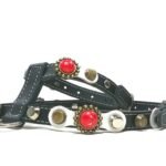 Handgemaakte honden-tuigje met luxe rode steentjes wit leren patches en elegante studs, design Coral