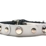 Original collar para gatos de colores ajustable con hebilla y elástico de seguridad de cuero blanco negro con tachuelas planas y remaches, Diseño Studded