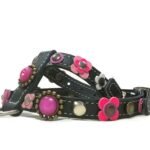 Exclusieve honden-tuigje handgemaakt met roze lederen bloemen en luxe versiering, design Bling