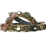 Handgemaakte camouflage honden-tuigje met luipaard print leer en steentjes, design Leopard