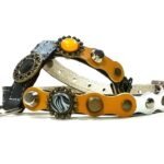 Luxe zeer originele honden-tuigje handgemaakt in geel zwart of bruin leer met sierlijke ornamenten, design Brave