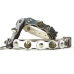 Handgemaakte comfortabele honden-tuigje met glanzend zilver leer patches en elegante studs, design Studded