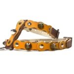 Handgemaakte comfortabele honden-tuigje met gele leer patches en elegante studs, design Studded