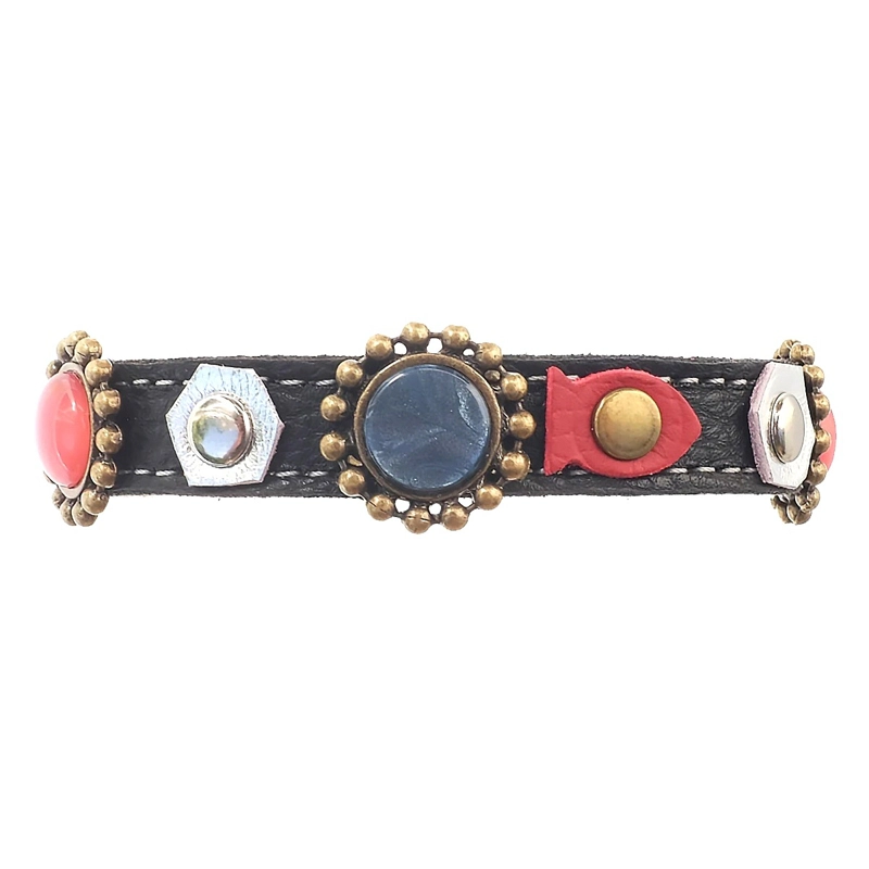 Leather Cat Collar with Luxury Red & Grey Stones – “Abyss Glow” – Front Side – Black Front-side view of a black leather “Abyss Glow” cat collar featuring luxury red and dark grey stones, shiny silver details and elegant ocean-inspired style.