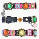 Vue tous les angles du collier en cuir premium fait main, pierres colorées, accents floraux, style moderne vibrant, fermeture élastique sûre et doublure agréable.