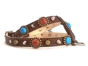 Exclusief luxe hondentuigje met turquoise kleur steentjes spikes en studs, design Bohemian