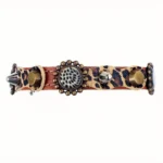 Front view of the “Camouflage Luxe” cat collar in leopard‑print leather with spikes, shown clearly to highlight its shape and premium finish.
