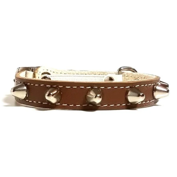 Elastische veiligheidssluiting met gesp van punk leren kattenhalsband met spikes in bruin leer.