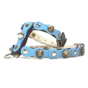 Black leather dog harness featuring a light baby‑blue overlay with alternating studs and delicate spikes, shown from the right side. The serene blue tone, ergonomic structure and premium stitching give the harness a soothing, elegant aesthetic with a confident, coastal vibe.