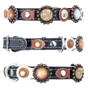 Alle kanten van deze luxe leren kattenhalsband met elastische veiligheidsgesp in stijlvolle natuurlijke kleuren. De naam van deze design kattenhalsband is Autumn.