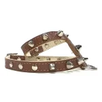 Seite vom Punk Spike braun Leder Hundegeschirr mit Nieten.