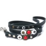 Correa para perro hecha a mano con lujosas piedras rojas y parches de cuero blanco, diseño Coral