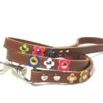 Handgemaakte hondenriem met bloemen in vintage bloemen kleuren, Design Flor