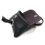 Vorderseite von Elegant Schwarz Leder Hunde Kotbeutelspender und Halter.